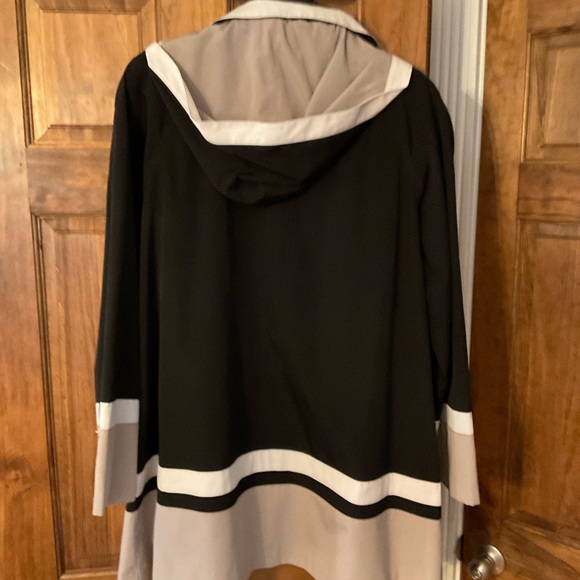Jones New York Raincoat - Picture 2 of 4